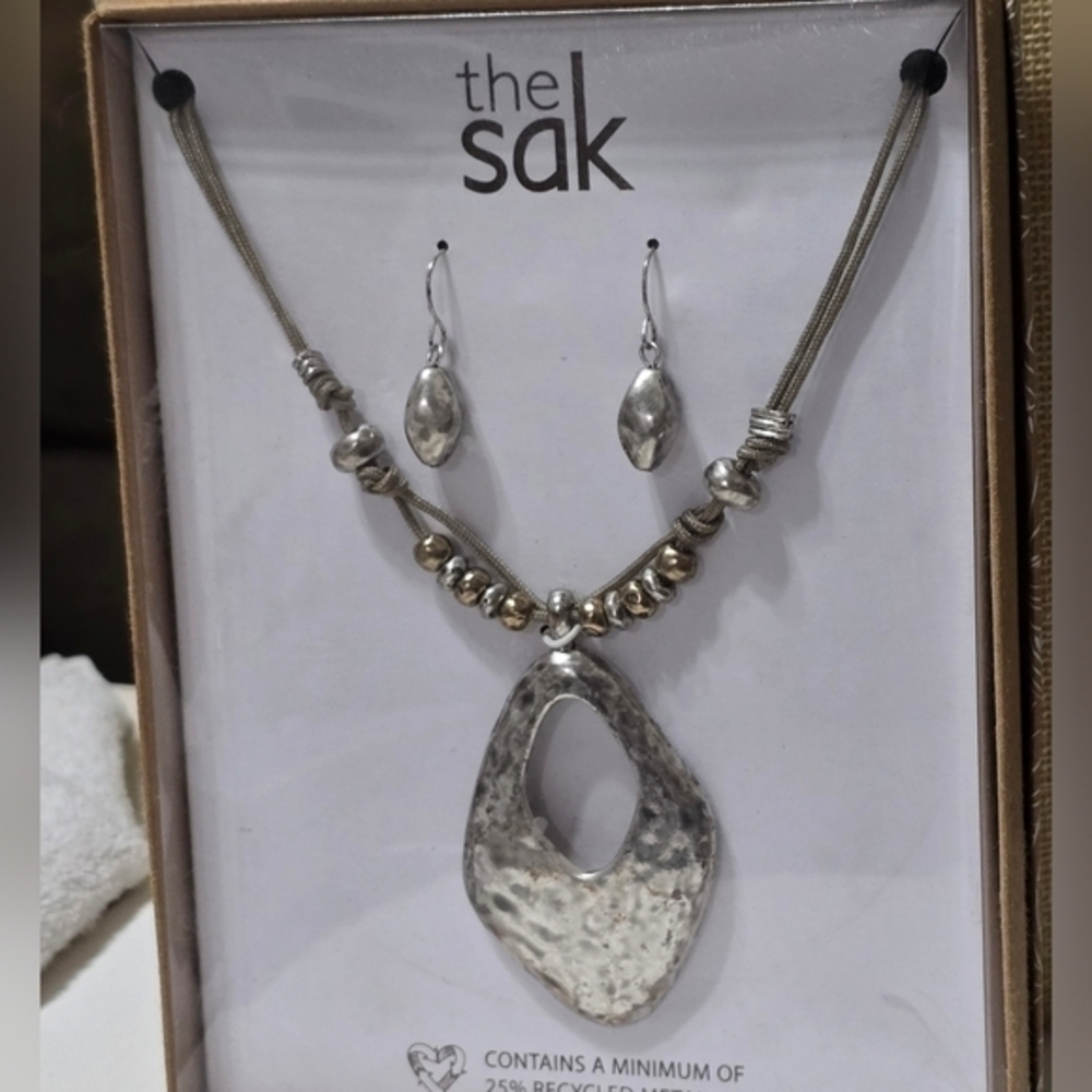 The Sak Hammered Silver Tone Beaded z Pendant Necklace and Earrings New!‎ - Picture 6 of 7